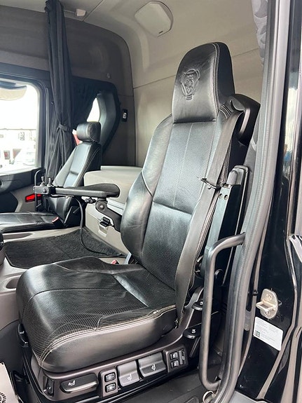 Scania G450 6x2*4 XT Lastväxlare, Fullt Plogutrustad Plogbil 11 of 12