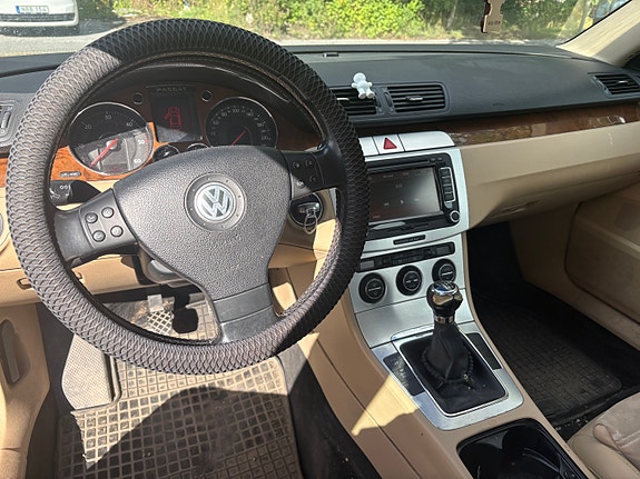 Volkswagen Passat 3 of 5