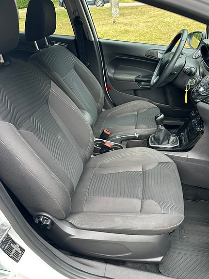 Ford Fiesta 10 of 13