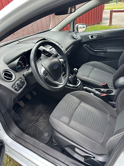 Ford Fiesta 8 of 13