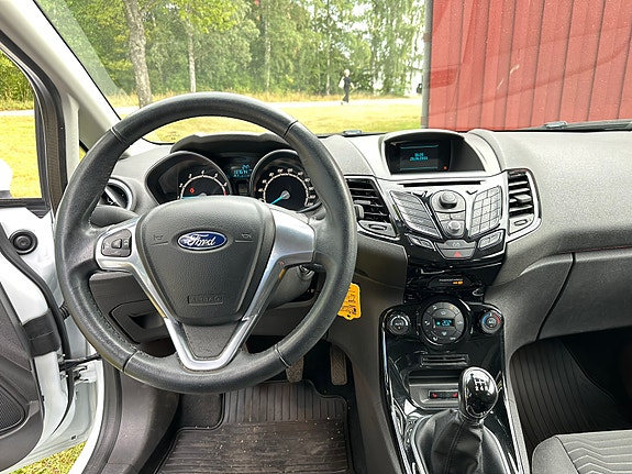 Ford Fiesta 7 of 13