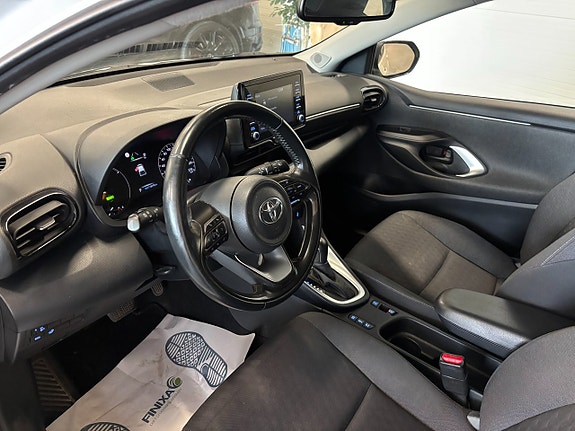 Toyota Yaris 5 of 16