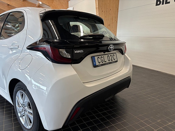 Toyota Yaris 4 of 16