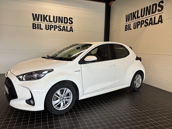 Toyota Yaris 2 of 16