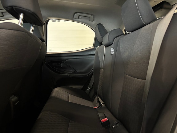 Toyota Yaris 14 of 16