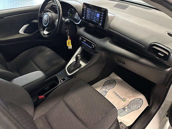 Toyota Yaris 16 of 16