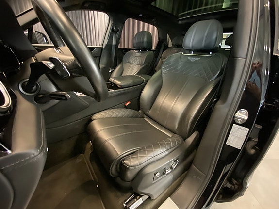 Bentley Bentayga 7 of 30