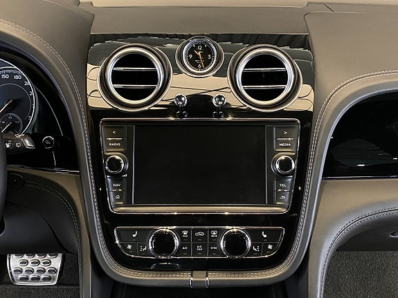 Bentley Bentayga 13 of 30