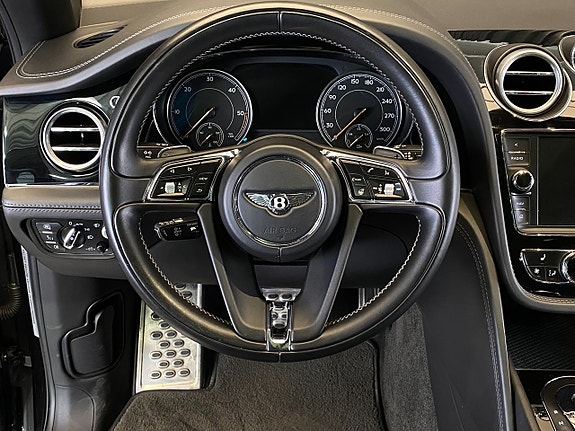 Bentley Bentayga 12 of 30