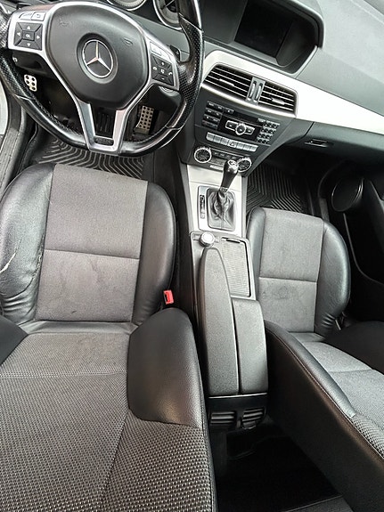 Mercedes-Benz C220 5 of 7