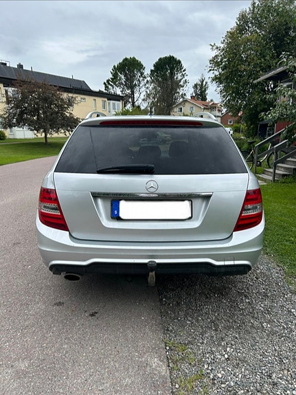 Mercedes-Benz C220 4 of 7