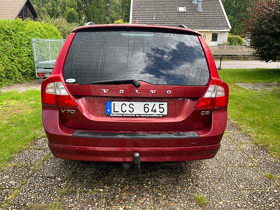 Volvo V70 2 of 15
