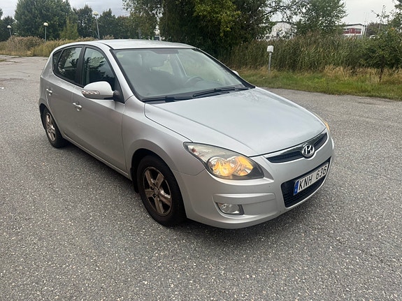 Hyundai i30 2 of 5