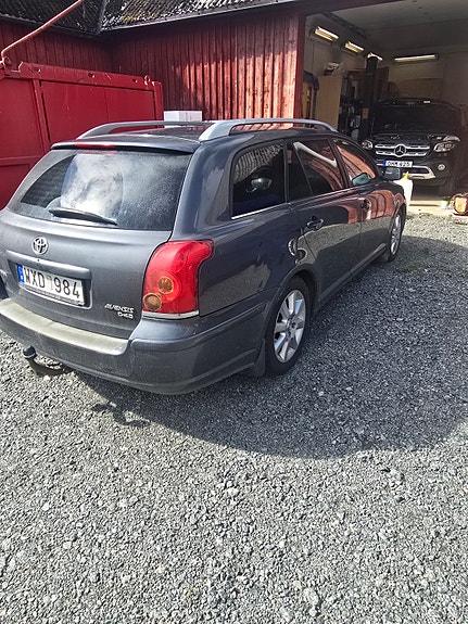 Toyota Avensis 4 of 8