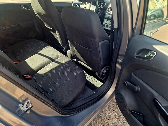 Opel Corsa 12 of 18