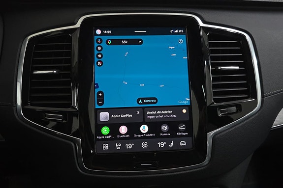 Volvo XC90 15 of 25