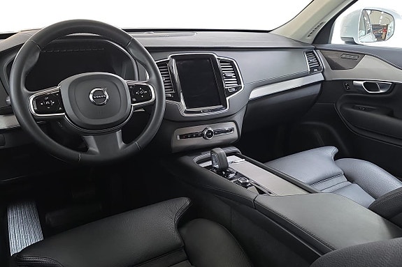 Volvo XC90 10 of 25