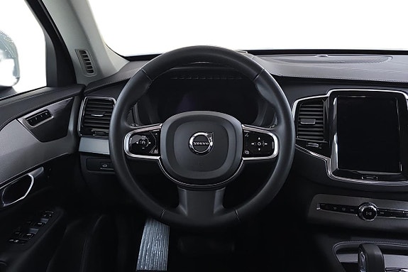 Volvo XC90 11 of 25