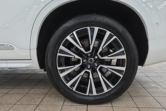 Volvo XC90 17 of 25
