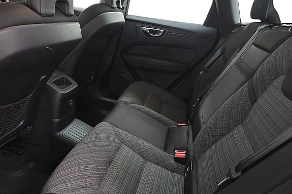 Volvo XC60 13 of 22