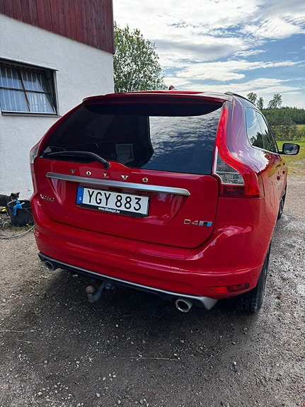 Volvo XC60 2 of 8