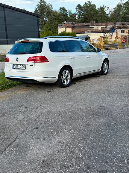 Volkswagen Passat 15 of 17