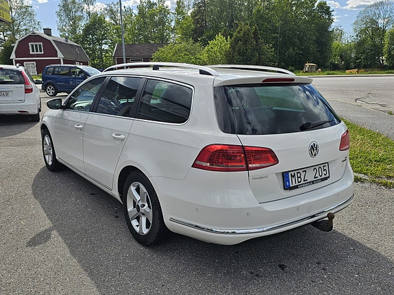 Volkswagen Passat 3 of 17