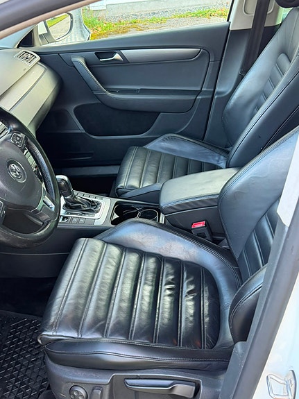 Volkswagen Passat 13 of 17