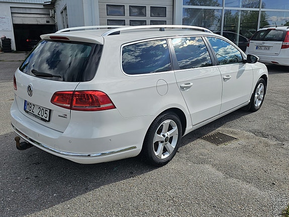 Volkswagen Passat 4 of 17
