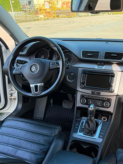 Volkswagen Passat 10 of 17