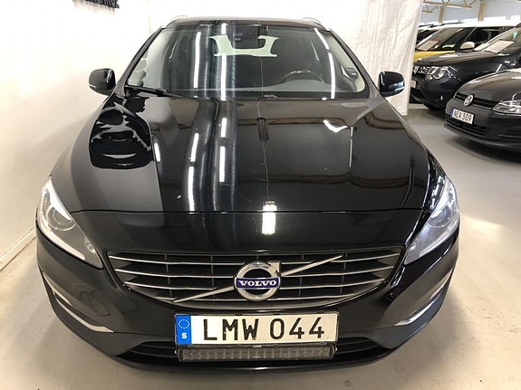 Volvo V60 2 of 9
