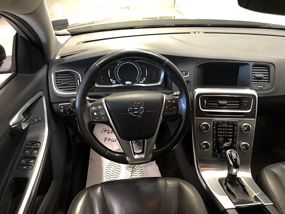 Volvo V60 7 of 9