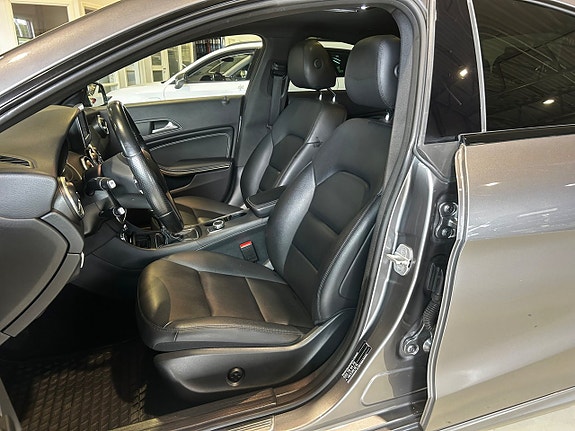 Mercedes-Benz CLA200 8 of 15