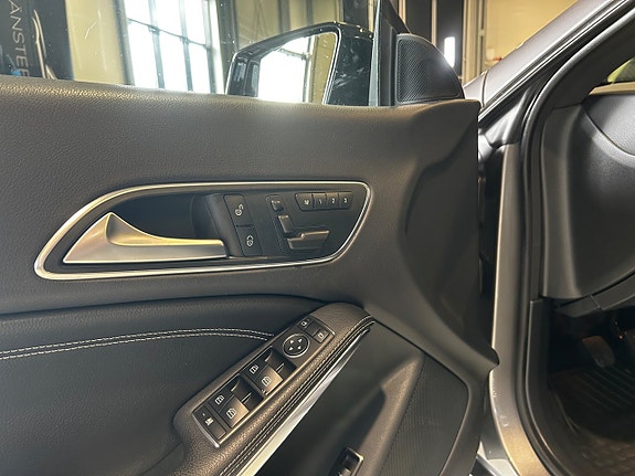 Mercedes-Benz CLA200 13 of 15