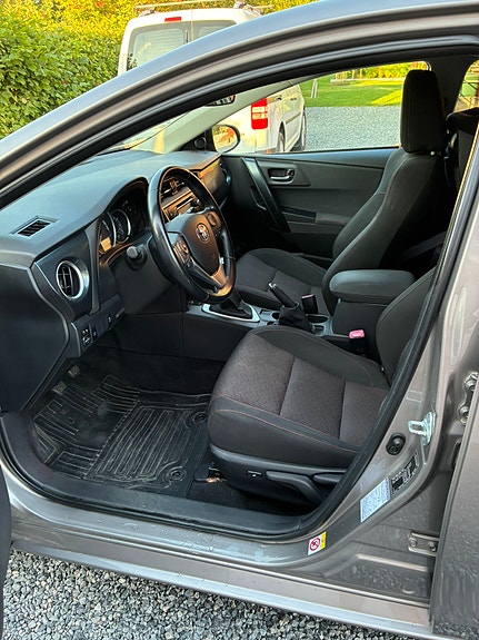 Toyota Auris 6 of 6