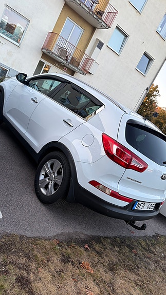 Kia Sportage 2 of 9