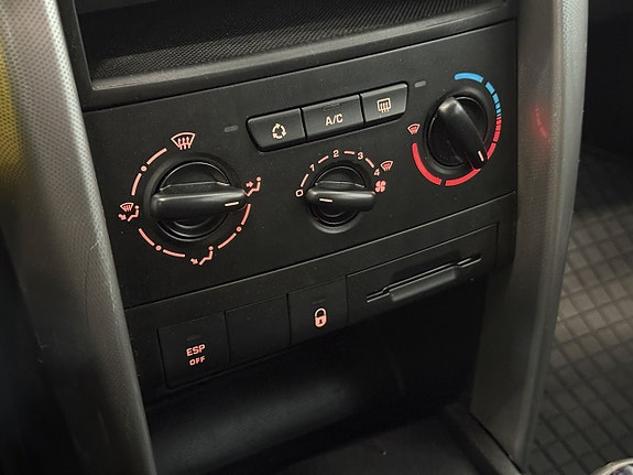 Peugeot 207 SW 16 of 22