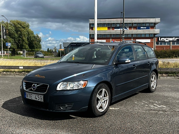 Volvo V50 2 of 7