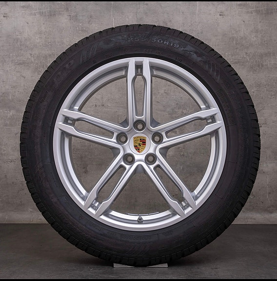 Porsche Macan S 17 of 17