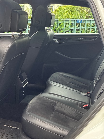 Porsche Macan S 6 of 17