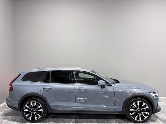 Volvo V60 Cross Country 9 of 30