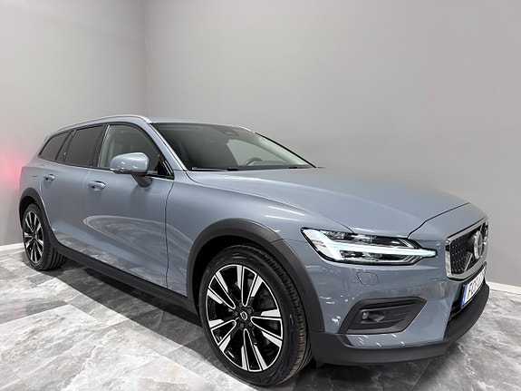 Volvo V60 Cross Country 10 of 30