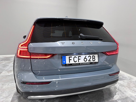 Volvo V60 Cross Country 7 of 30