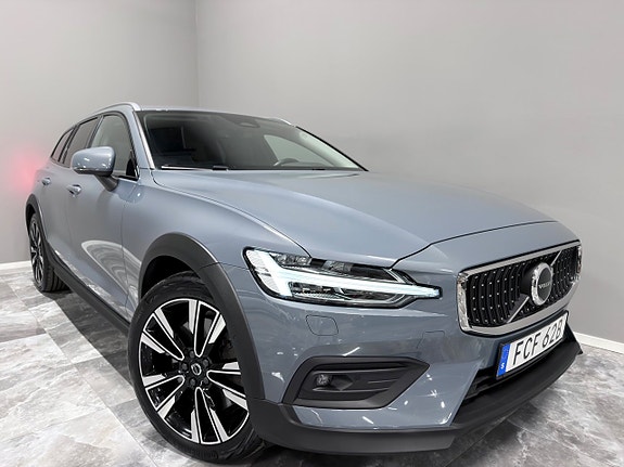 Volvo V60 Cross Country 2 of 30