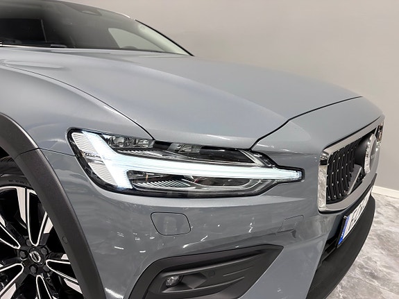 Volvo V60 Cross Country 11 of 30