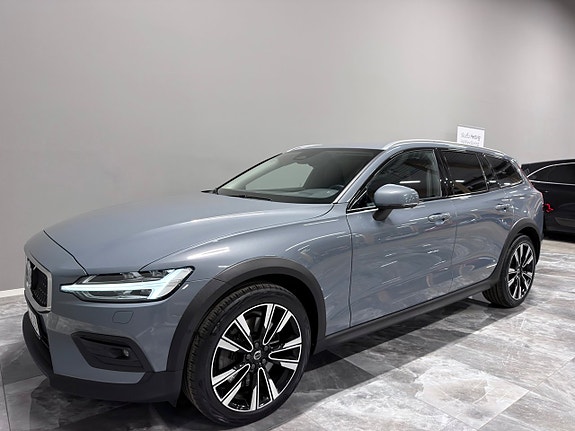 Volvo V60 Cross Country 4 of 30