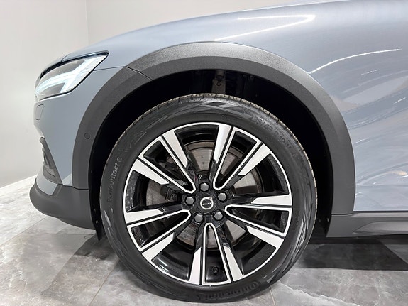 Volvo V60 Cross Country 12 of 30