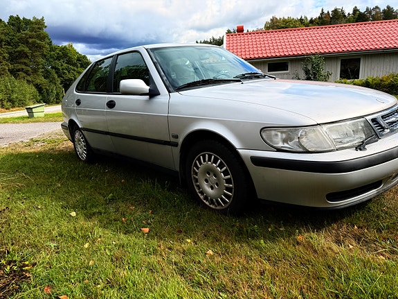Saab 9-3 2 of 6