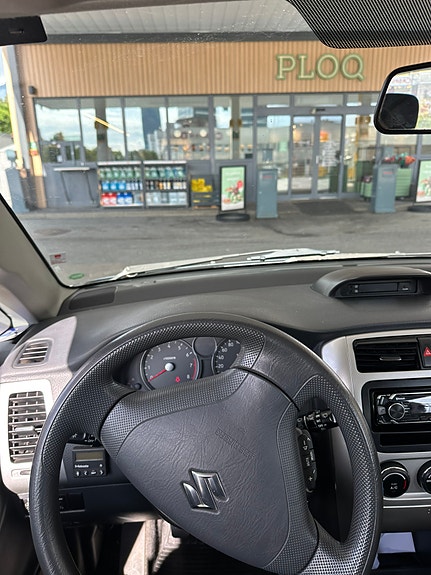 Suzuki Liana 6 of 9