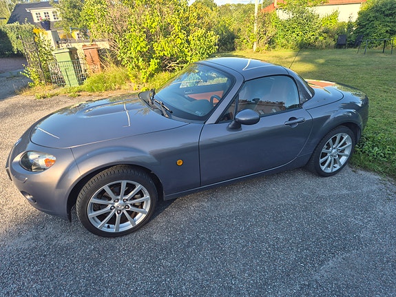 Mazda MX-5 2 of 6